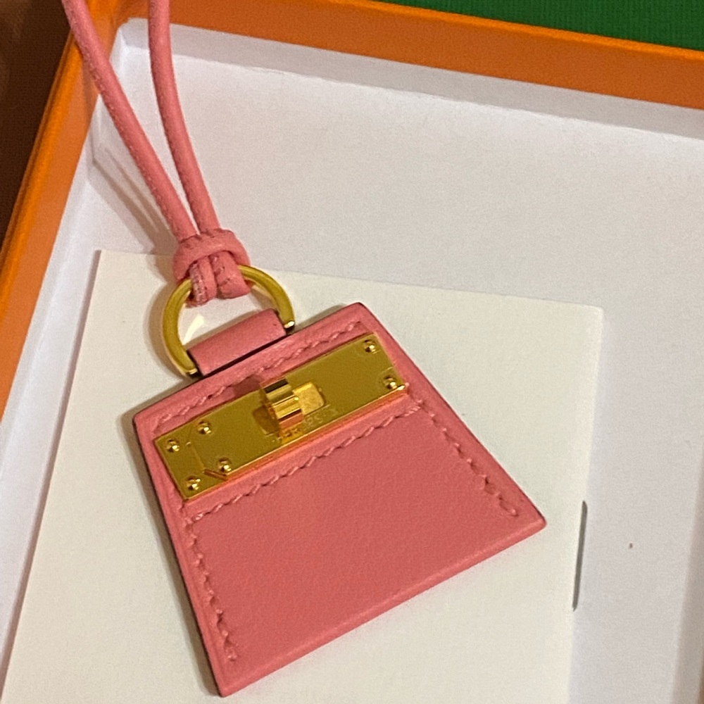 RARE HERMÈS MONPETITKELLY PRINTED PENDANT NECKLACE